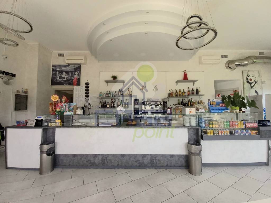 negozio in vendita a Tavazzano con Villavesco in zona Tavazzano