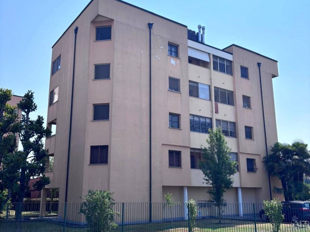 appartamento in vendita a Tavazzano con Villavesco in zona Tavazzano