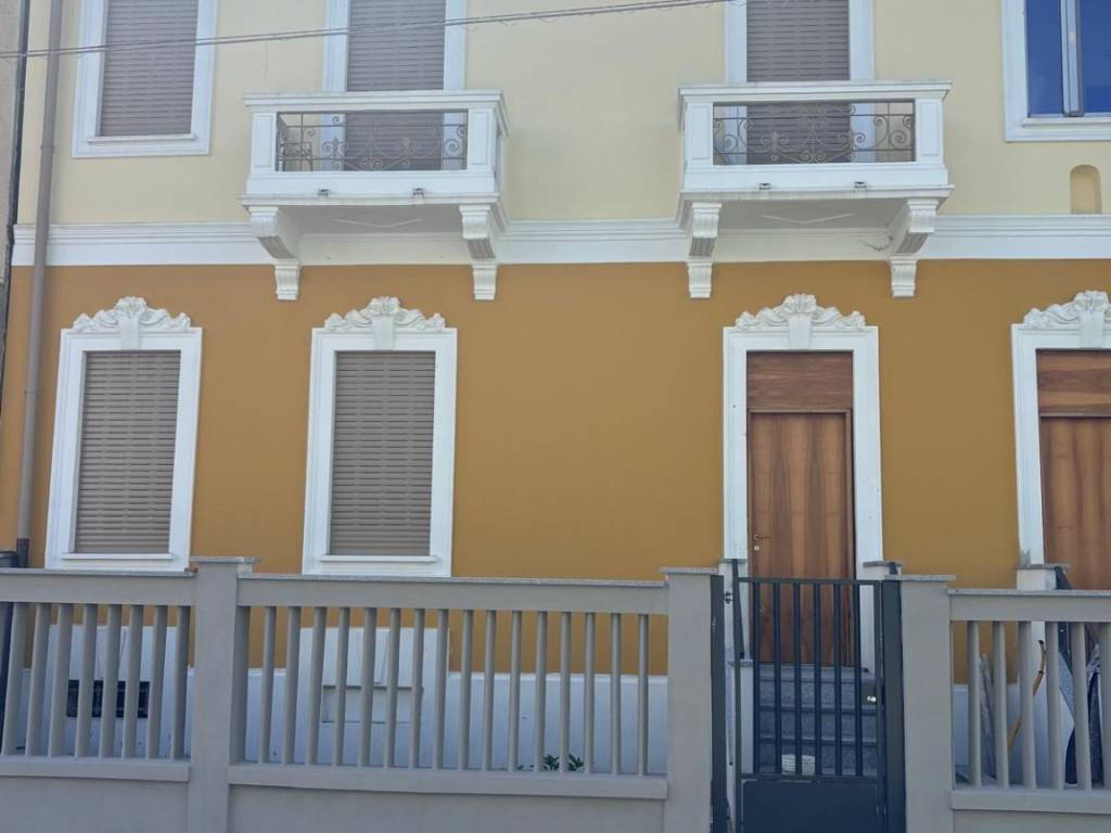 casa indipendente in vendita a Tavazzano con Villavesco in zona Tavazzano