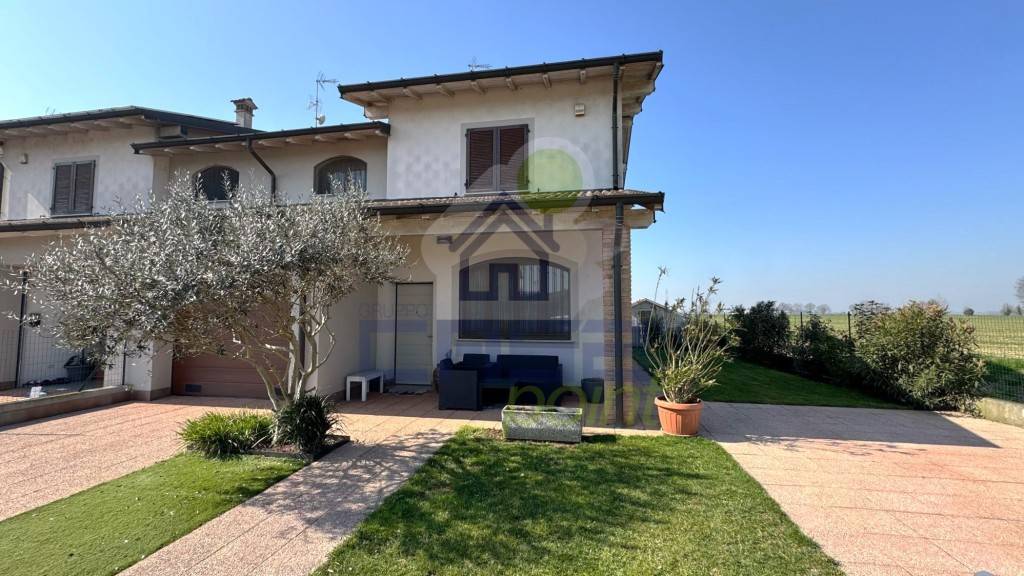 casa indipendente in vendita a Terranova dei Passerini
