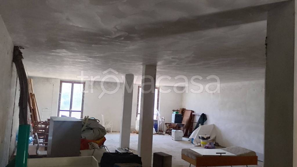 locale commerciale in vendita a Terranova dei Passerini