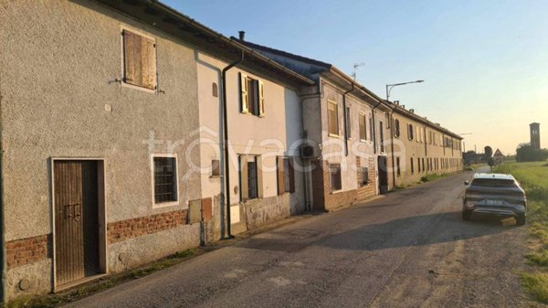 casa indipendente in vendita a Turano Lodigiano