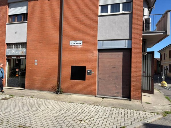 negozio in vendita a Turano Lodigiano