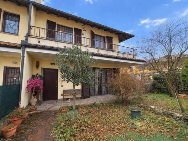 casa indipendente in vendita a Turano Lodigiano in zona Robecco