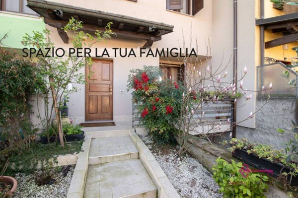 casa indipendente in vendita a Turano Lodigiano