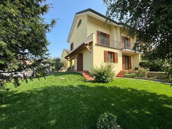 casa indipendente in vendita a Turano Lodigiano in zona Robecco