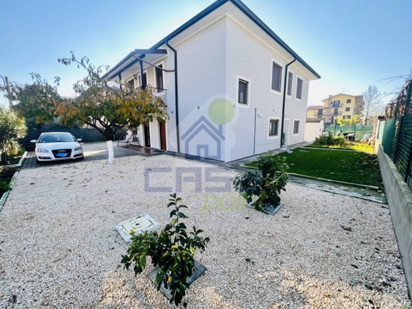 casa indipendente in vendita a Valera Fratta