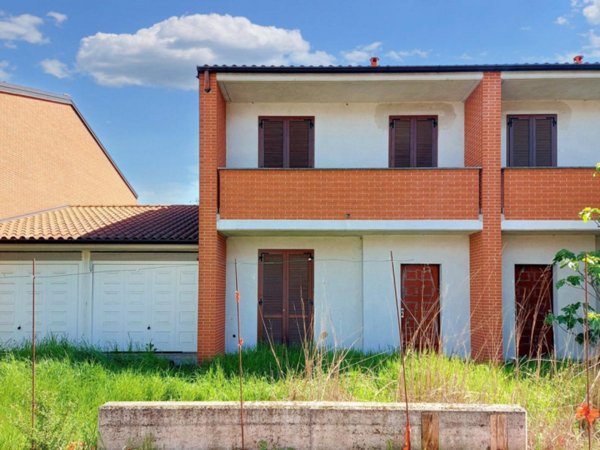casa indipendente in vendita a Valera Fratta