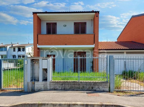 casa indipendente in vendita a Valera Fratta