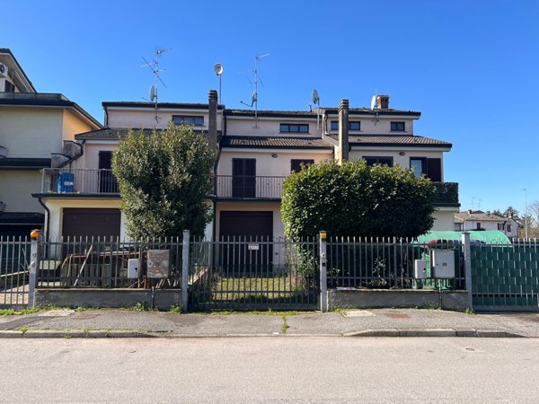casa indipendente in vendita a Valera Fratta