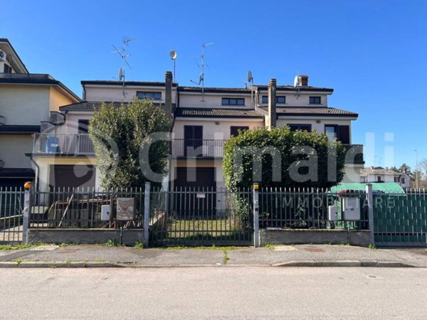 casa indipendente in vendita a Valera Fratta