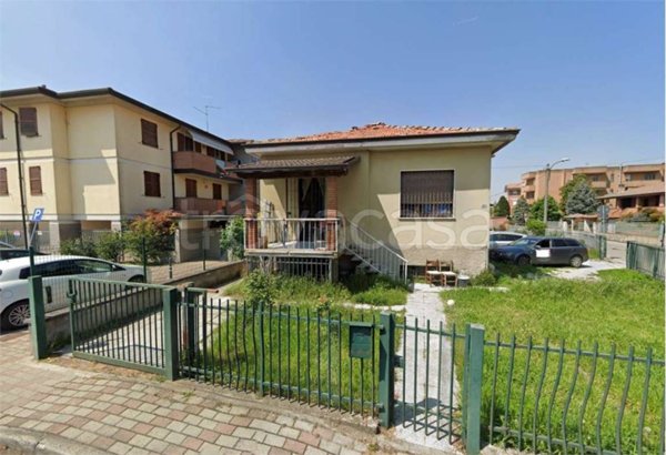 casa indipendente in vendita a Valera Fratta