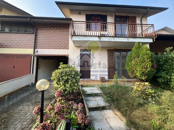 casa indipendente in vendita a Valera Fratta