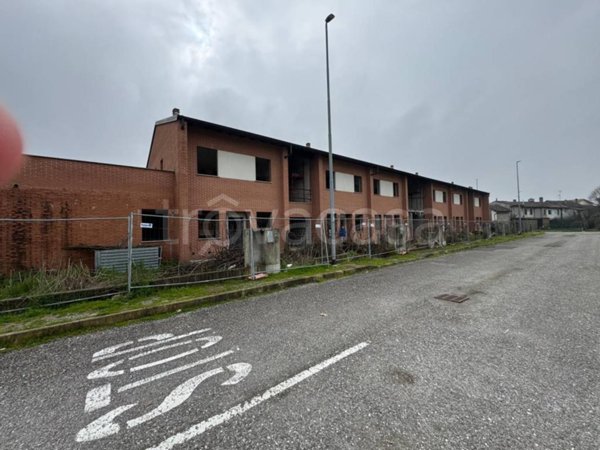 casa indipendente in vendita a Valera Fratta