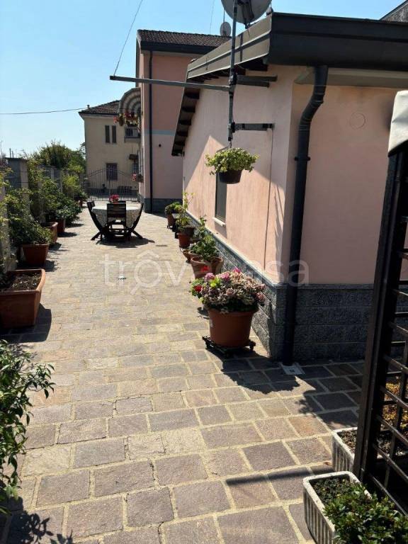 casa indipendente in vendita a Valera Fratta