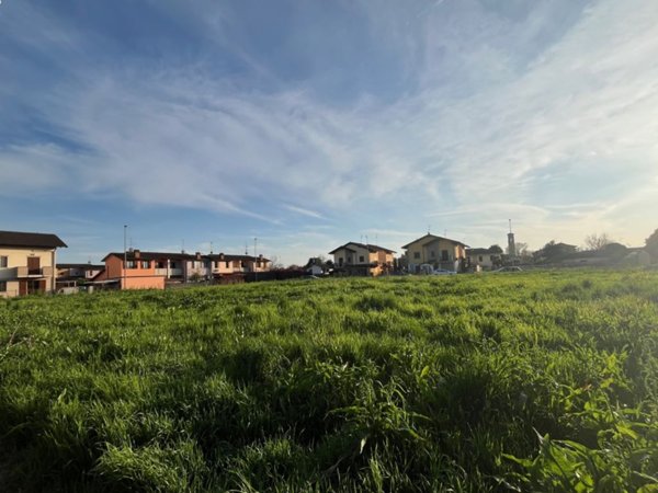 terreno edificabile in vendita a Villanova del Sillaro