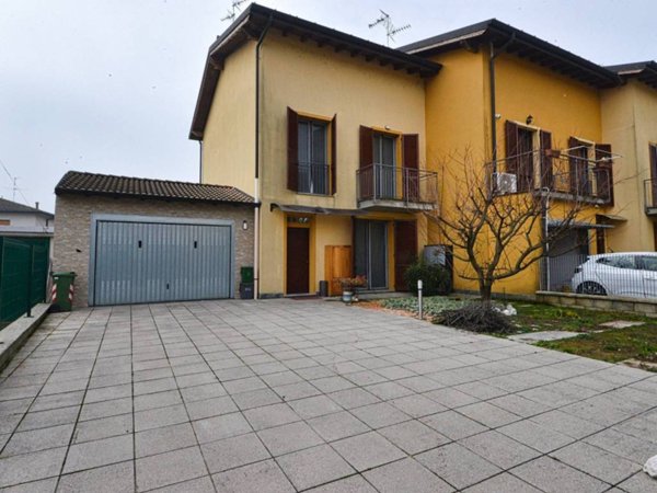 casa indipendente in vendita a Villanova del Sillaro in zona Bargano