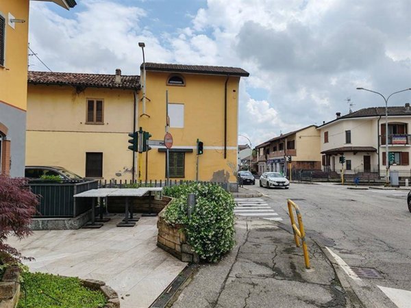 negozio in vendita a Zelo Buon Persico