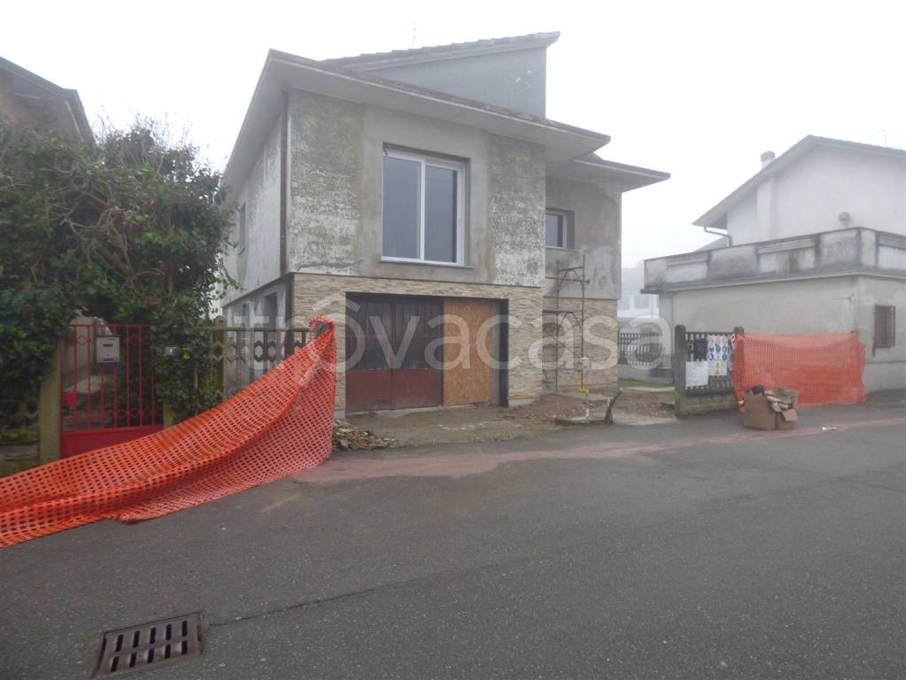 casa indipendente in vendita a Zelo Buon Persico