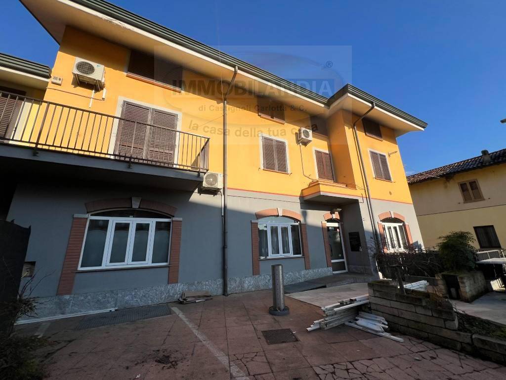 negozio in vendita a Zelo Buon Persico
