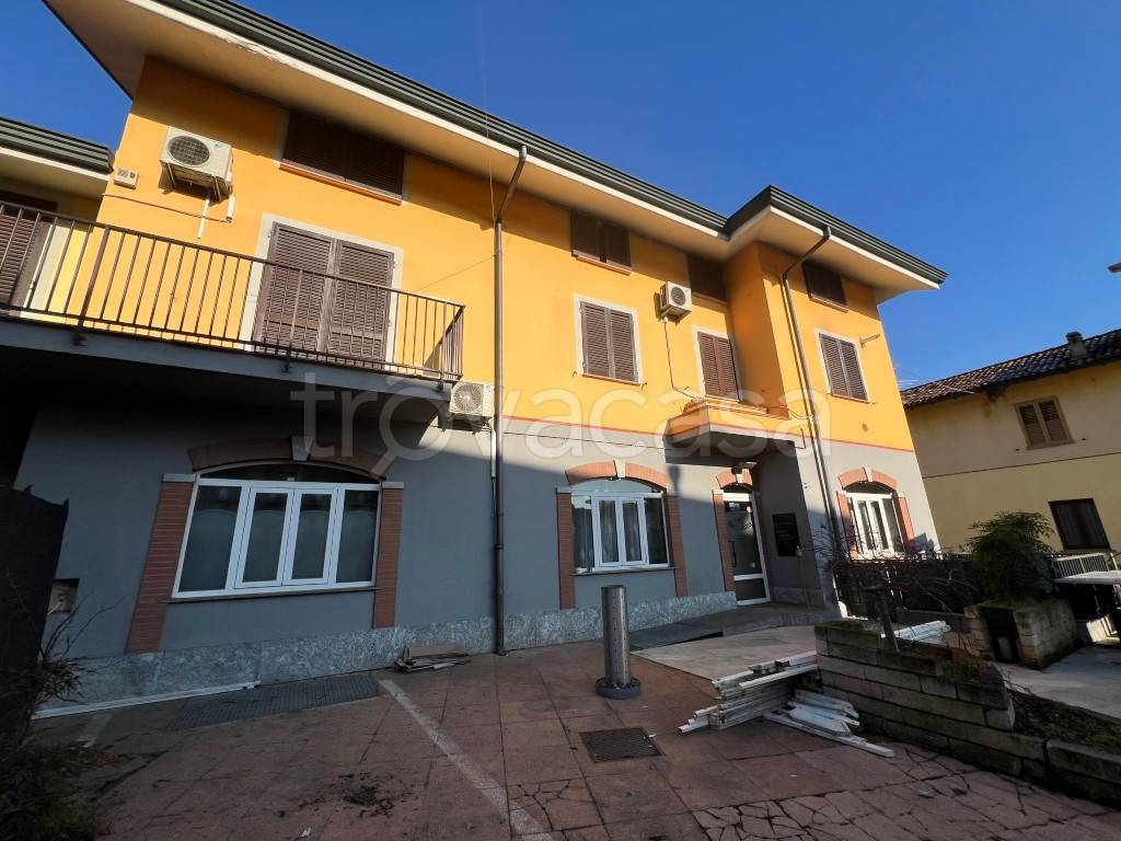 negozio in vendita a Zelo Buon Persico