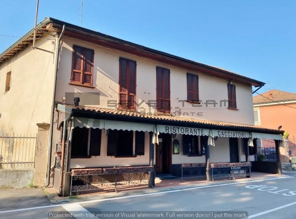 intera palazzina in vendita a Zelo Buon Persico in zona Bisnate