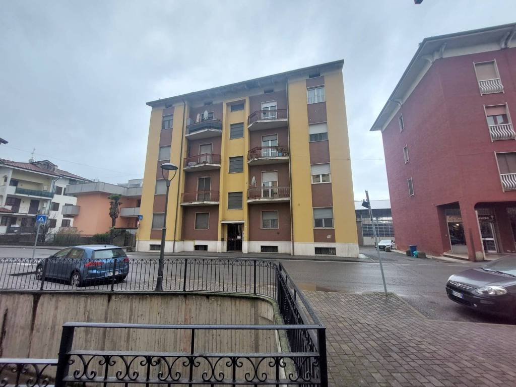 appartamento in vendita a Zelo Buon Persico