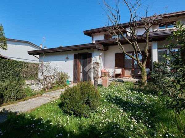 casa indipendente in vendita a Zelo Buon Persico