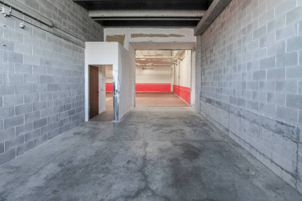 locale commerciale in vendita a Zelo Buon Persico