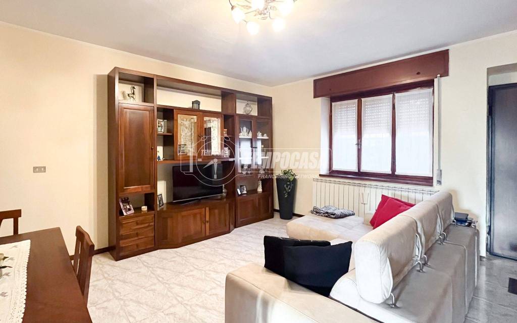 casa indipendente in vendita a Zelo Buon Persico in zona Mignete