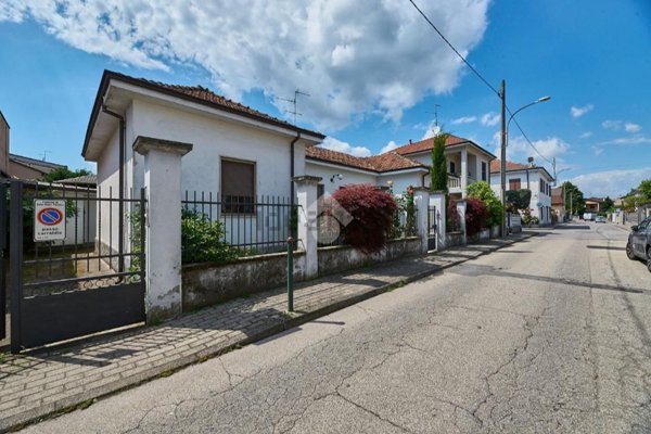 casa indipendente in vendita a Zelo Buon Persico