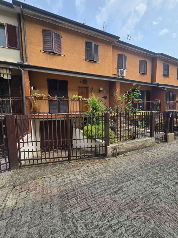 casa indipendente in vendita a Zelo Buon Persico