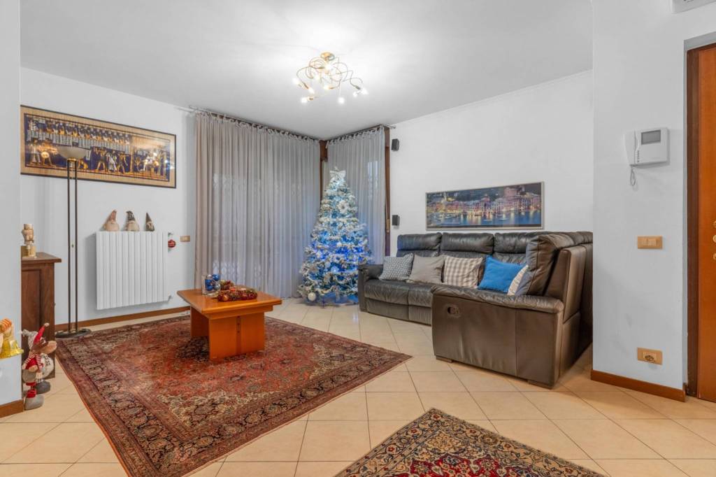 appartamento in vendita a Zelo Buon Persico in zona Muzzano