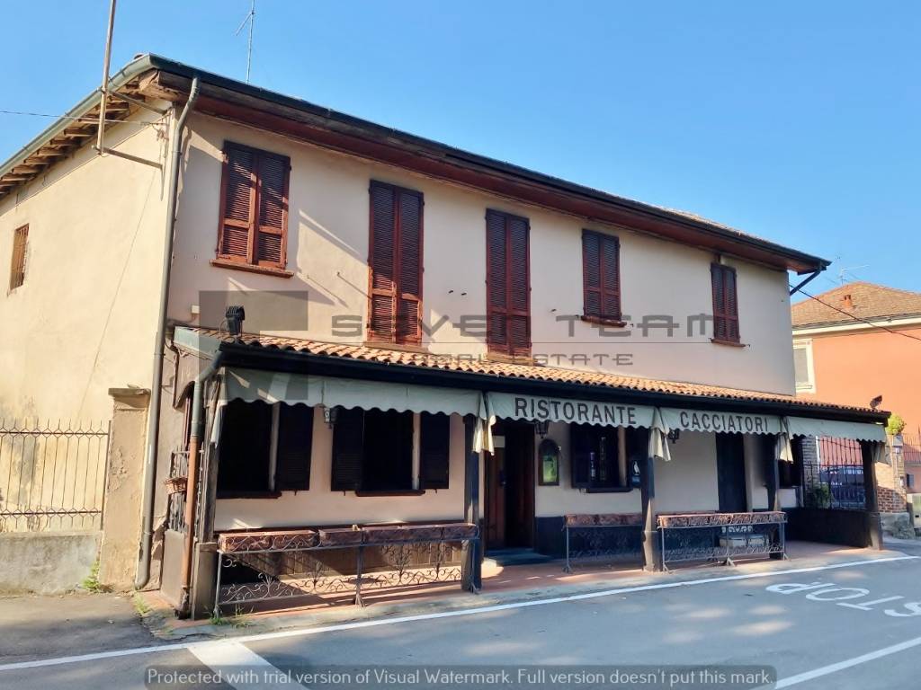 negozio in vendita a Zelo Buon Persico in zona Bisnate