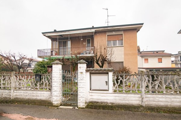 casa indipendente in vendita a Zelo Buon Persico