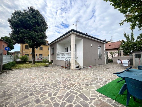 casa indipendente in vendita a Zelo Buon Persico