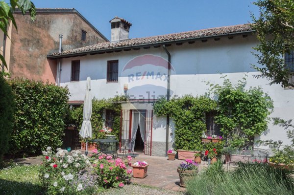 casa indipendente in vendita a Zelo Buon Persico