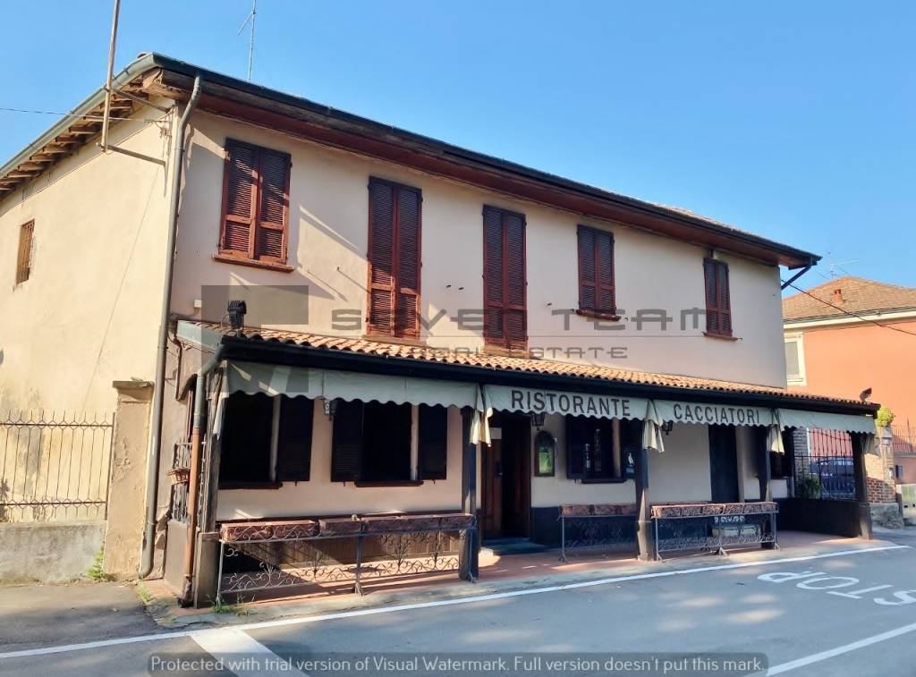 negozio in vendita a Zelo Buon Persico in zona Bisnate