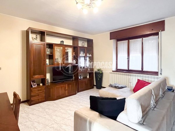 casa indipendente in vendita a Zelo Buon Persico in zona Mignete