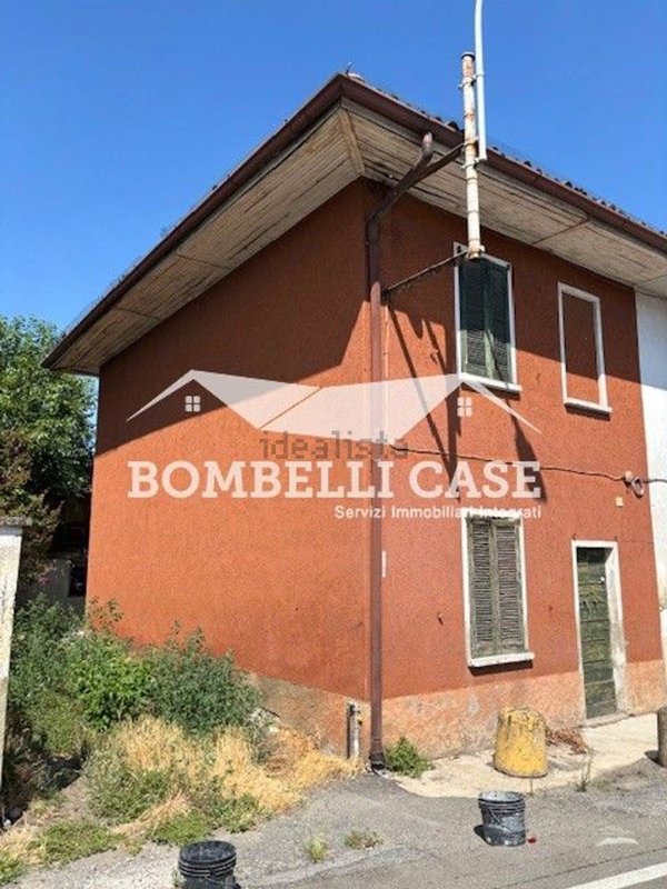 casa indipendente in vendita a Zelo Buon Persico in zona Villa Pompeiana