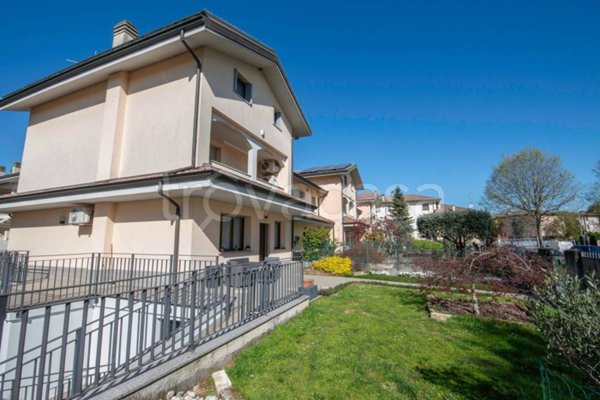 casa indipendente in vendita a Zelo Buon Persico