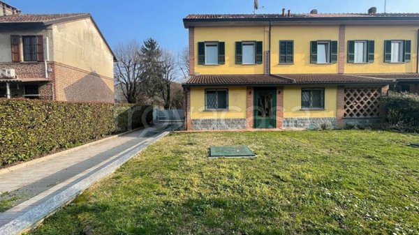 casa indipendente in vendita a Zelo Buon Persico in zona Muzzano