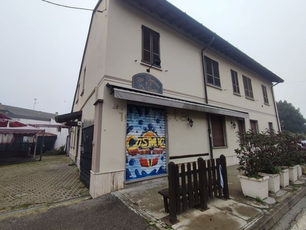 locale commerciale in vendita a Zelo Buon Persico