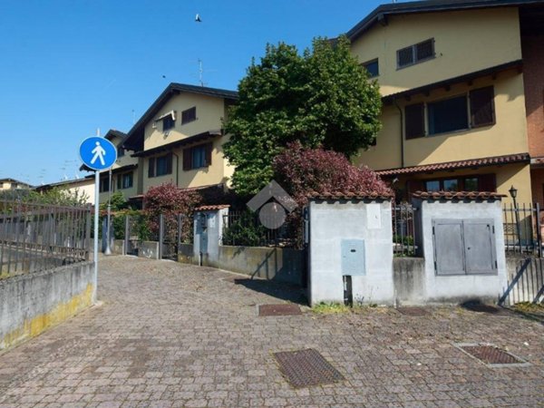 casa indipendente in vendita a Zelo Buon Persico