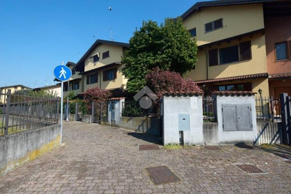 casa indipendente in vendita a Zelo Buon Persico