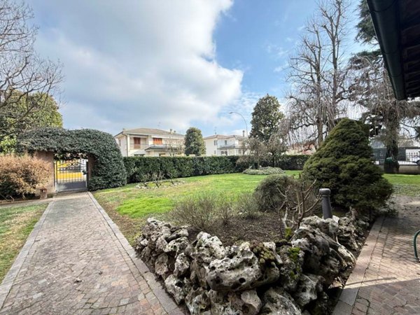 casa indipendente in vendita a Zelo Buon Persico