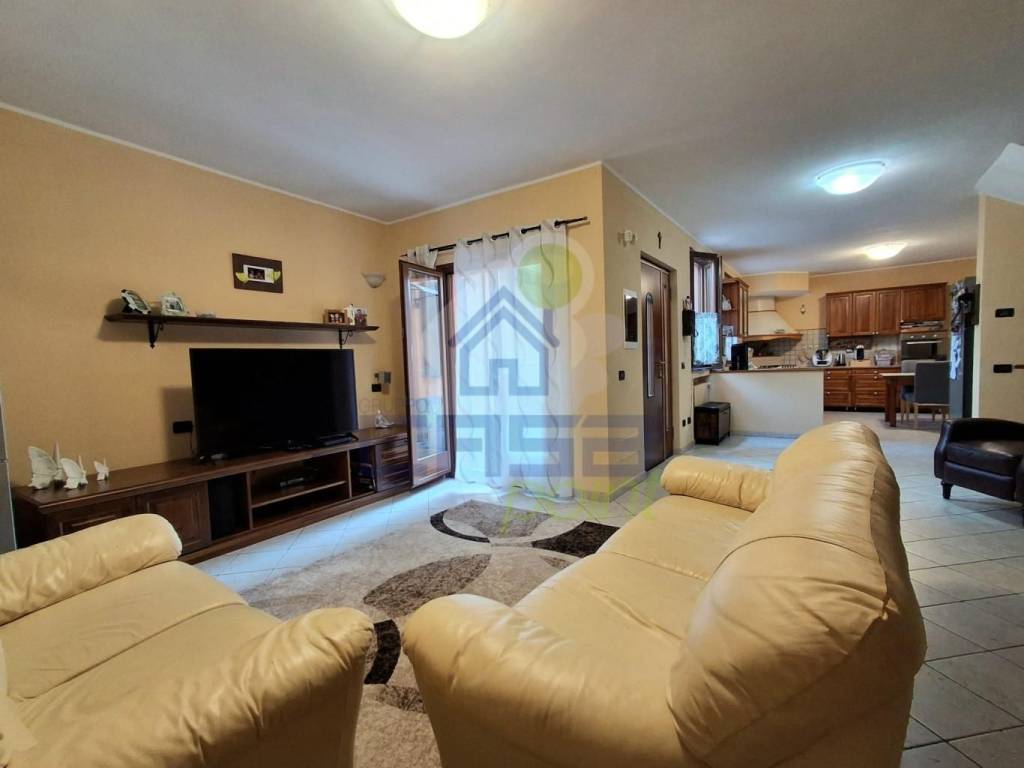 casa indipendente in vendita a Zelo Buon Persico in zona Mignete