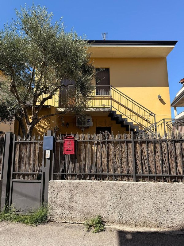 casa indipendente in vendita a Zelo Buon Persico in zona Mignete