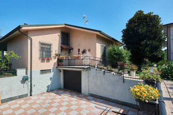 casa indipendente in vendita a Zelo Buon Persico