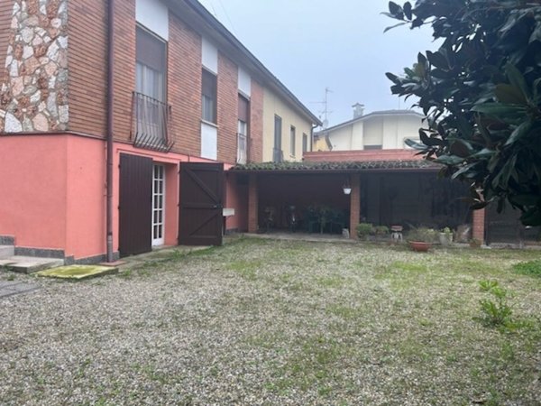 casa indipendente in vendita a Castelgerundo